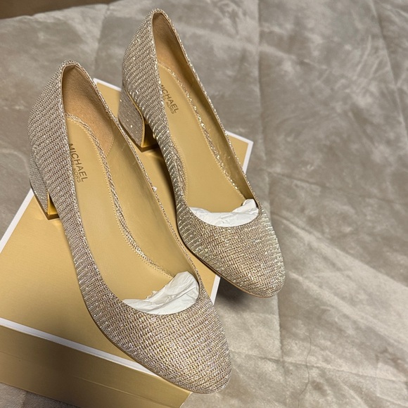 Michael Kors Women's glitter chain mesh Gold pump - Picture 7 of 9